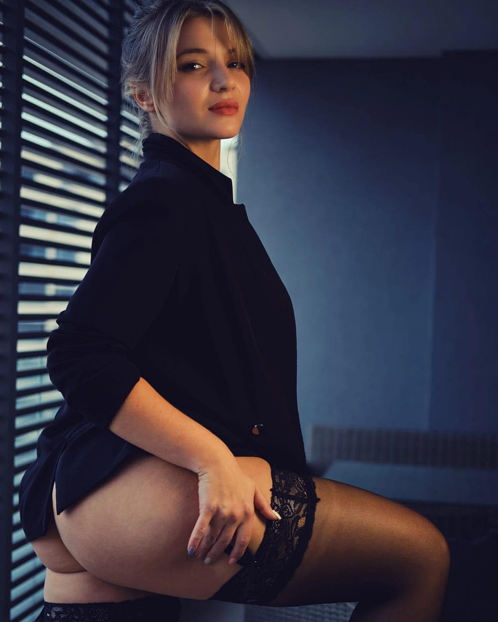 Maîtresse Cynthia, dominatrice fétichiste des pieds